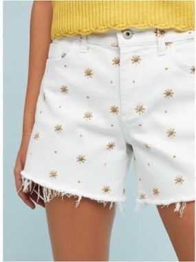 Anthropologie Pilcro White Daisy Embroidered Denim Shorts 29